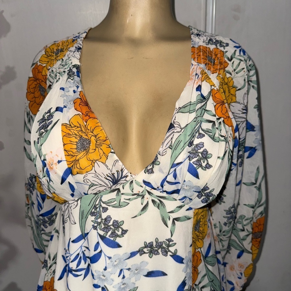 Dress size small - Picture 3 of 8